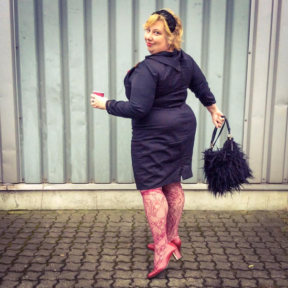 misskittenheel-vintage-plussize-pinup-lindybop-vanessa-wiggledress-lace-tights-08